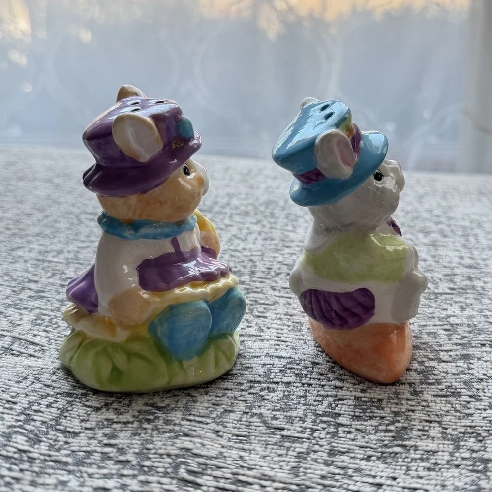 Easter Bunnies Salt Pepper Shakers Vintage WCL 4